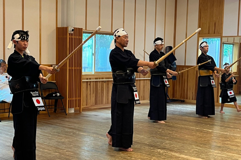 Tokyo: Japanese Kendo Experience with High-Ranked Instructor Let's experience kendo, a traditional Japanese martial art!