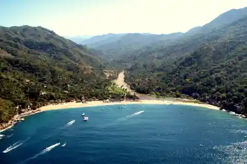 Snorkeling and Yelapa Beach Tour Majahuitas