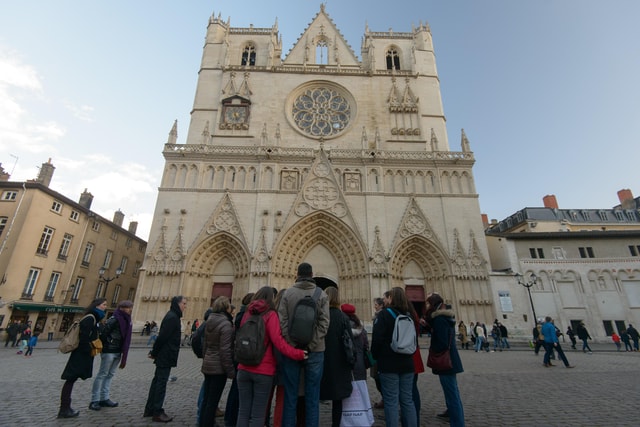 Theatrical visit of the Vieux-Lyon in French