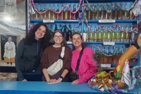 Sucre: Tour nocturno a pie por la ciudad antigua (con 3 bebidas)