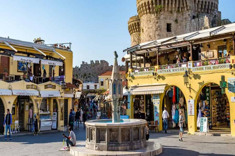 Fähre von Marmaris nach Rhodos mit Abholung und Freizeit. Foto: GetYourGuide Fähre von Marmaris nach Rhodos mit Abholung und Freizeit. Foto: GetYourGuide