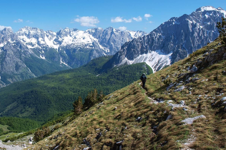 Explorer THETH : visite d'une jounée au départ de Tirana, Durres et ShkoderExplorez la Terre et l'Oeil Bleu : Visite d'une jounée au départ de Tirana