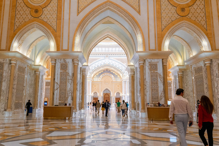 Explore Abu Dhabi: 2-Day Cultural Journey from DubaiShared Tour in Spanish