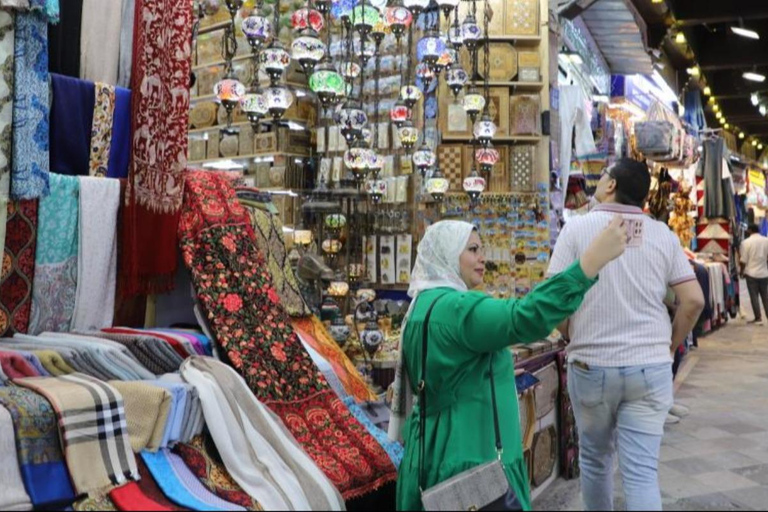 From Souq to Mall: Muscat Shopping Experience (4 Hours )