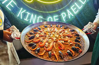 Madrid: Paella-Workshop + Markttour & passende Weine