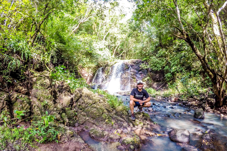 Miasto Cabañas: Las Cinquera-Wodospady i historyczne centrum IlobascoMiasto Cabañas: Las Cinquera-wodospady i centrum historyczne Ilobasco