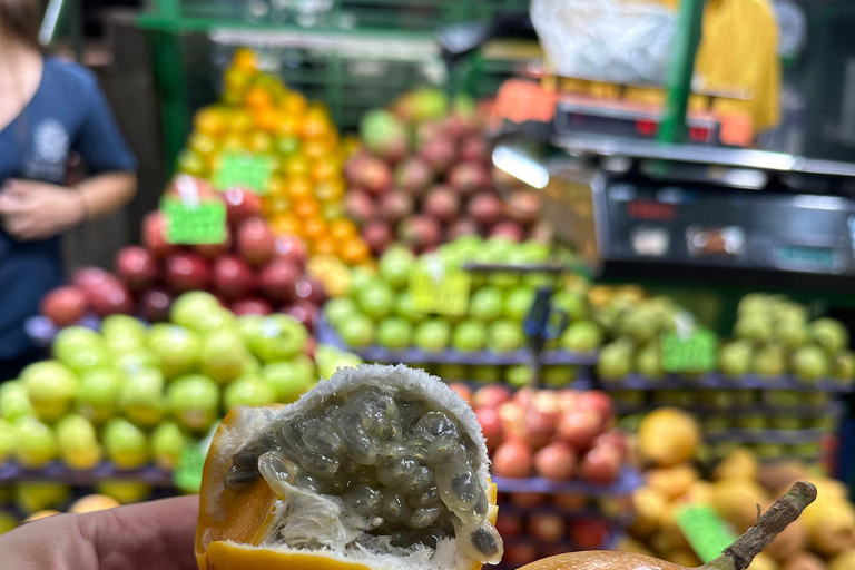 Fruits exotiques : dégustation au marché localTOURNÉE DES FRUITS ANGLAIS