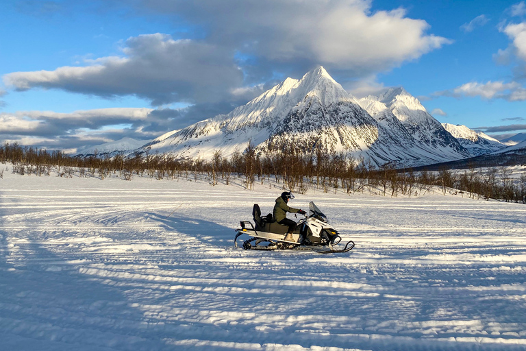 Vanuit Tromsø: Sneeuwscootersafari in de Lyngen Alps