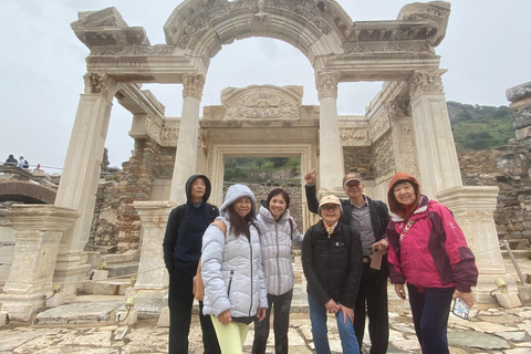 Tour particular de Éfeso e do Templo de Artemis a partir do Porto de KusadasiExcursão particular a Éfeso e ao Templo de Ártemis saindo do Porto de Kusadasi