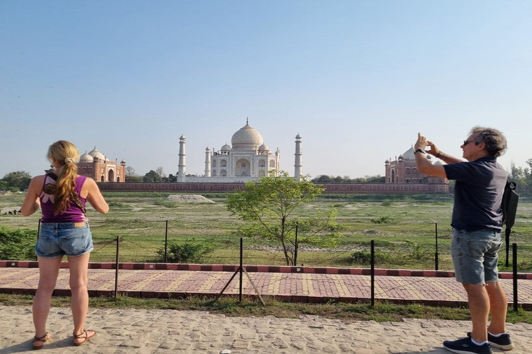 Tour di 7 giorni del Taj Mahal in India con safari delle tigri di RanthamboreTour con comoda auto con aria condizionata e solo guida locale