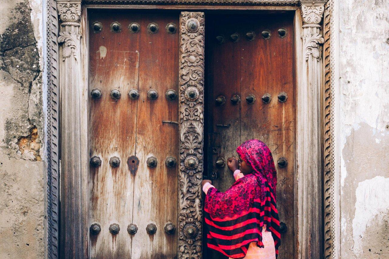 Zanzibar: Wycieczka do delfinów Mnemba, Stone Town i Prison Island