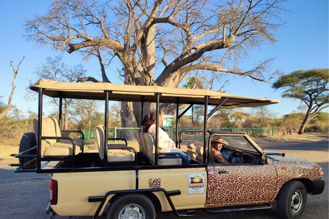 Victoria Falls: zonsondergangsafari + rondleiding door de stad Victoria Falls