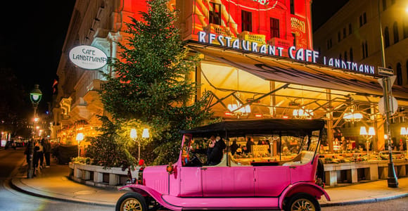 Vienna: 2.5-Hour Christmas Market Tour by Vintage Car