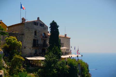 Discover the French Riviera in a Méhari, between Nice and Monaco with a guide.