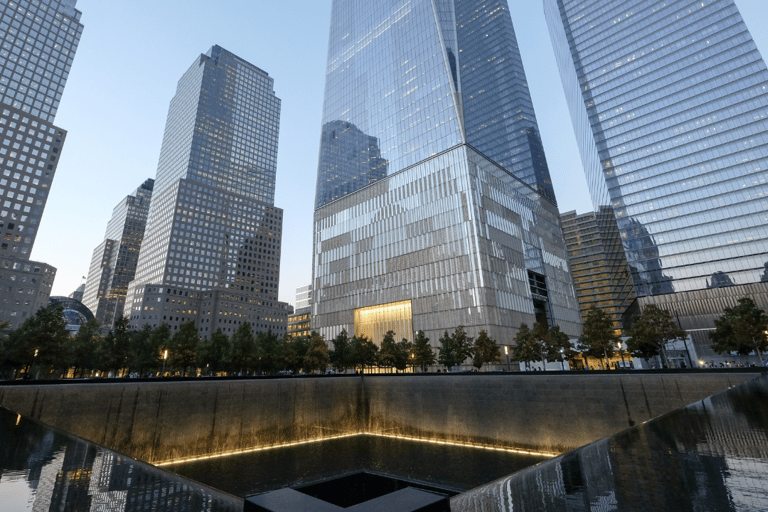 Tour del Memoriale di Ground Zero dell&#039;11 settembre e biglietto opzionale per il Museo dell&#039;11 settembreTour di Ground Zero e ingresso al 9/11 Museum