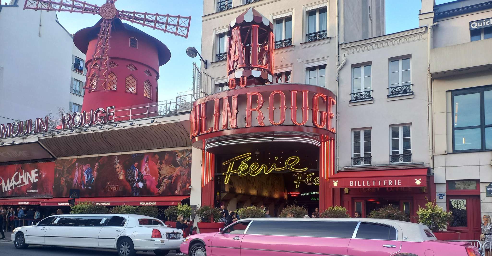 Tour of Paris by limousine by day or night. photo 3