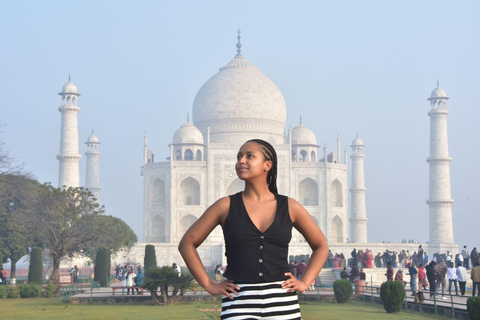 Agra: Taj Mahal Tour with Professional Photoshoot Tour with Private Car, Driver, Tour Guide and Entry Tickets