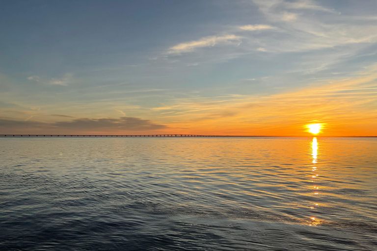 Parque das Nações: اليوغا والتأمل عند شروق الشمس على متن مركب شراعي!