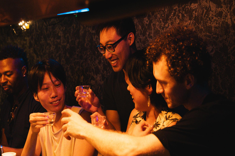 Degustación ilimitada de sake con degustación de sushi Omakase en TokioCata ilimitada de sake con 10 piezas de sushi omakase en Tokio