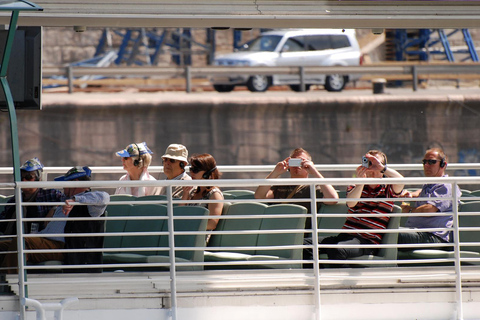 Budapest: Scenic Danube Cruise with Welcome Drink Budapest: Evening Panorama Cruise on the Danube with Welcome Drink