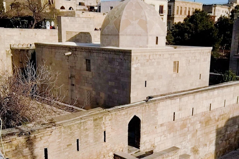 Baku: tour a piedi della città.Baku: tour a piedi del centro città.