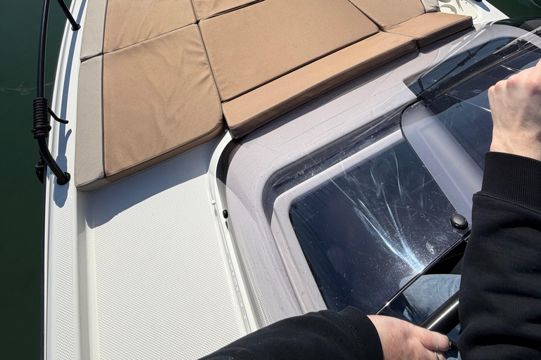 3-Hour Private Boat Cruise: Cap d'Antibes, Théoule, and Lérins Islands