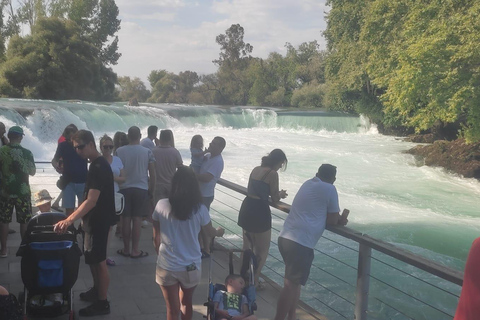 Alanya: Excursão Mix em autocarro Cabrio, Lion Safari, passeio de barco com almoçoAlanya: Excursão mista em autocarro Cabrio, Lion Safari, passeio de barco com almoço