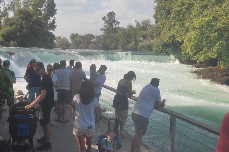 Alanya: Excursão Mix em autocarro Cabrio, Lion Safari, passeio de barco com almoçoAlanya: Excursão mista em autocarro Cabrio, Lion Safari, passeio de barco com almoço