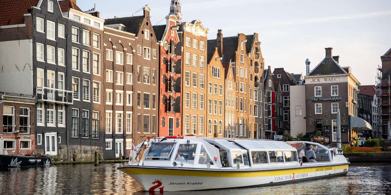 Amsterdam: Canal Cruise + Free Flower Cocktail