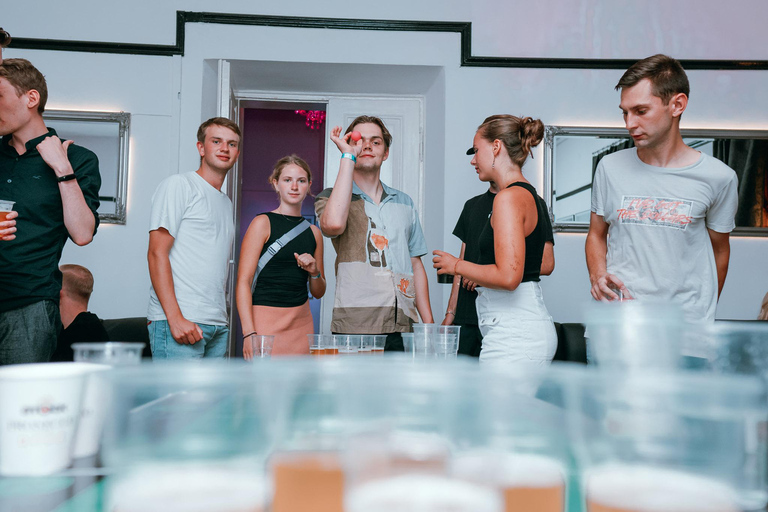 Wroclaw: Pub Crawl com bebidas ilimitadas e entrada no clube VIP