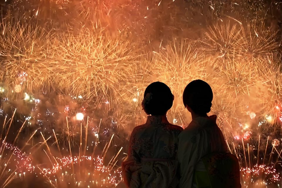 山梨｜神聖な花火＋ブドウ狩り1日ツアー