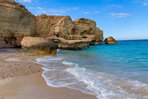 Muscat: Wadi Shab Shared Tour with Lunch