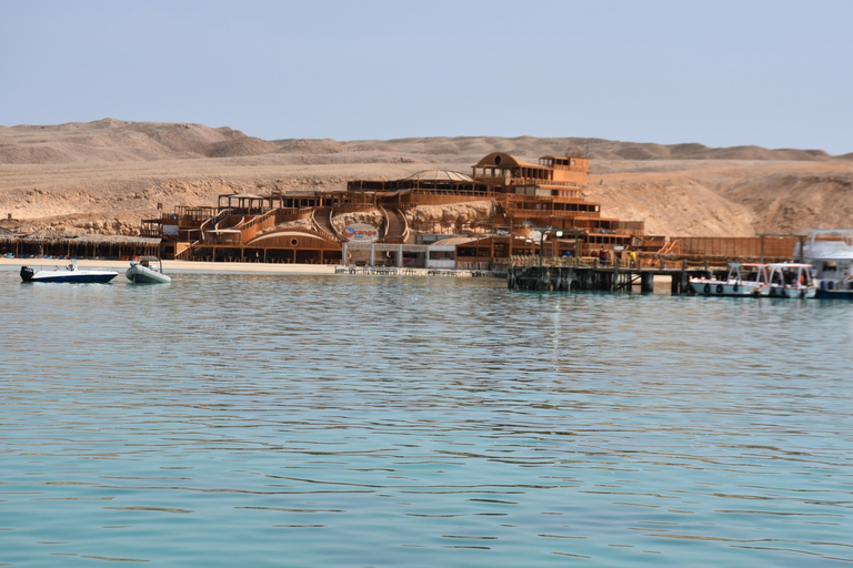 Hurghada: Isola Giftun di lusso con snorkeling/pranzo e massaggioTour da: Sahl Hasheesh/Makadi Bay/Gouna/Safaga/Soma bay