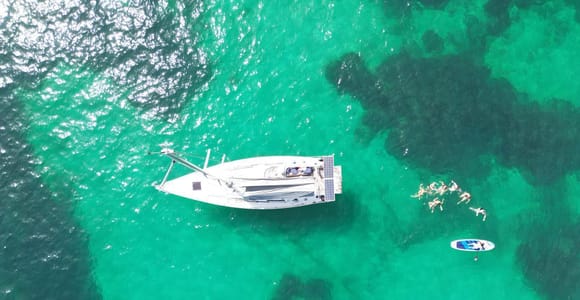 Bucht von Palma: Segeltour mit Tapas, Getränken und Schwimmstopps