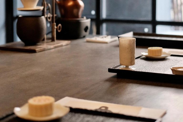 Shanghai: Chinese Tea Experience with Tasting and Relaxing