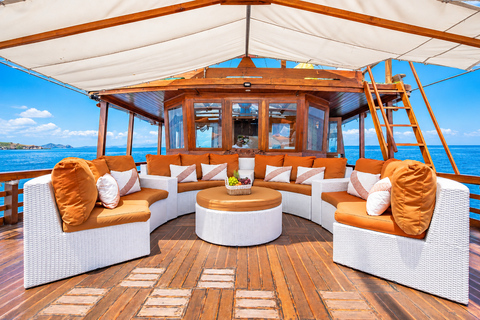 3D Komodo Sailing & Land Tour 12 Stops Single Bed & Hotel 3-Day Shared Cabin, Single Bed No Land Tour No Park Fee