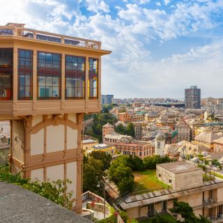 Genoa: Guided Panoramic City Tour with Funicular & Snack