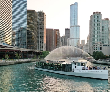 Crociere urbane a Chicago: Crociera fluviale con brunch, pranzo o cena