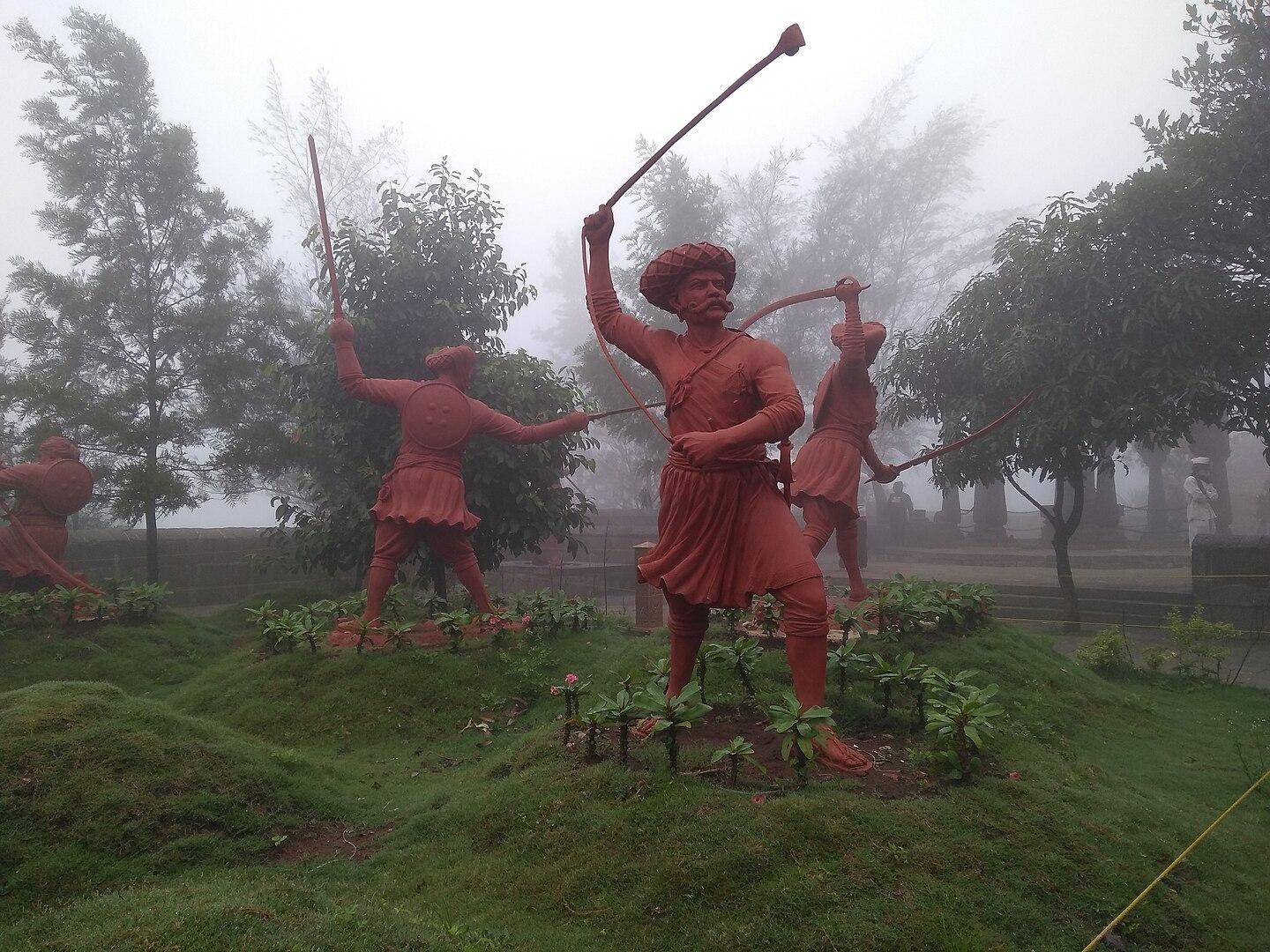 Pune: Wanderung zum Sinhagad Fort & Zapurza Museum Ganztagestour