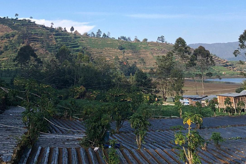 Yogyakarta: 5-Day Dieng Plateau Tour with Jeep Ride The Beauty of Yogyakarta and Dieng Plateau 5D4N Tour Package