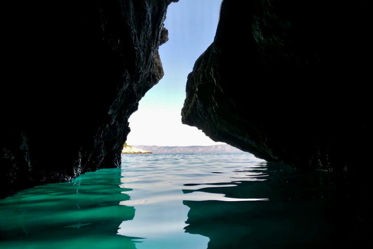 Makarska: 3-Island Speedboat Tour with Cave and Blue Lagoon Tour with Pick-up