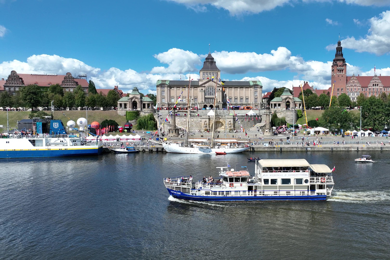 Szczecin: Oder River Harbor Cruise with Audio Guide