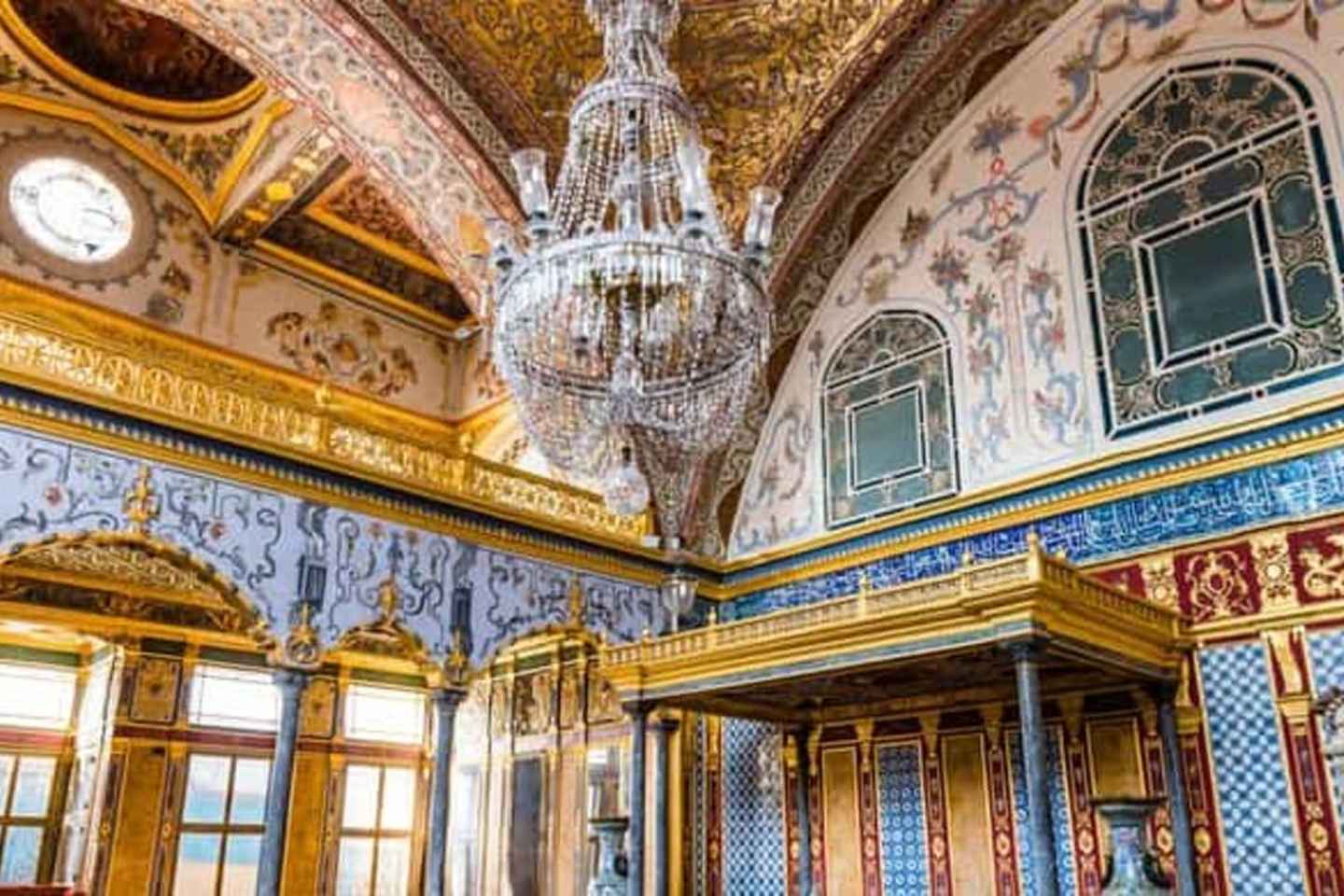 Istanbul: Guided Topkapi and Grand Bazaar with Small Group