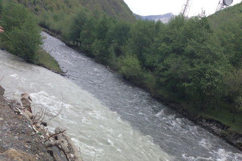 Kazbegi...Kaukasusbergen... Guidad dagsutflykt...