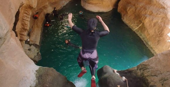 Wadi Shab Parking Meet the Local Guide for Self drivers