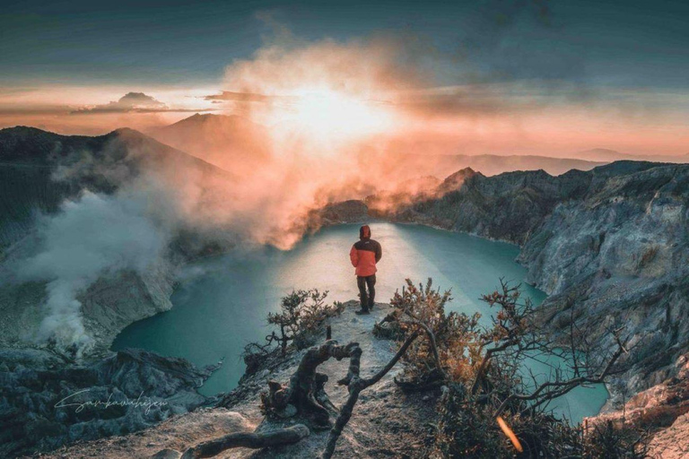 Excursión de senderismo al cráter Ijen desde Bali o BanyuwangiDesde Banyuwangi Excursión de senderismo al cráter de Ijen