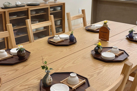 Busan: Market Tour & Hands-on Korean Cooking Class Gimbap & Tteokbokki
