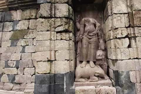 Avventura al Tempio di Selogriyo: trekking tra risaie e rafting sul fiume EloAvventura al tempio di Selogriyo: trekking nella risaia e rafting sul fiume Elo