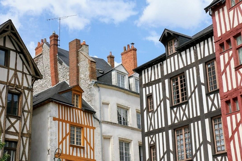 Orléans: Oude stad, kathedraal & Jeanne d'Arc wandeling met gidsOrléans: oude binnenstad, kathedraal en Jeanne d'Arc zelfgeleide wandeling