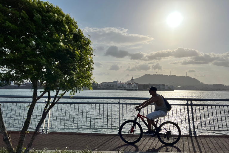 Visite à vélo de la ville de Panama et de son vieux quartier avec un guide local